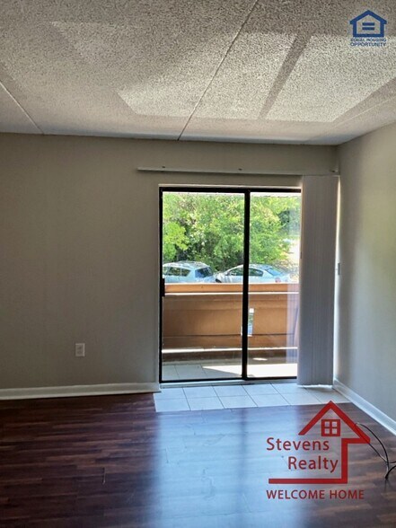 Building Photo - 915 S Seminole Dr