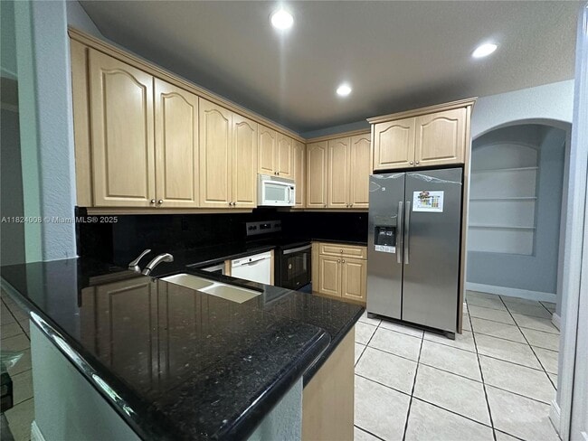 Building Photo - 2841 Poinciana Cir