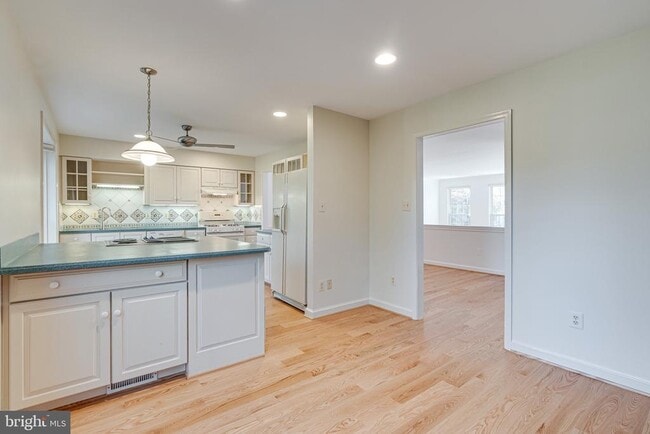 Building Photo - 1423 McLean Mews Ct