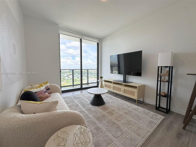 Building Photo - 1642 NE 1st Ave