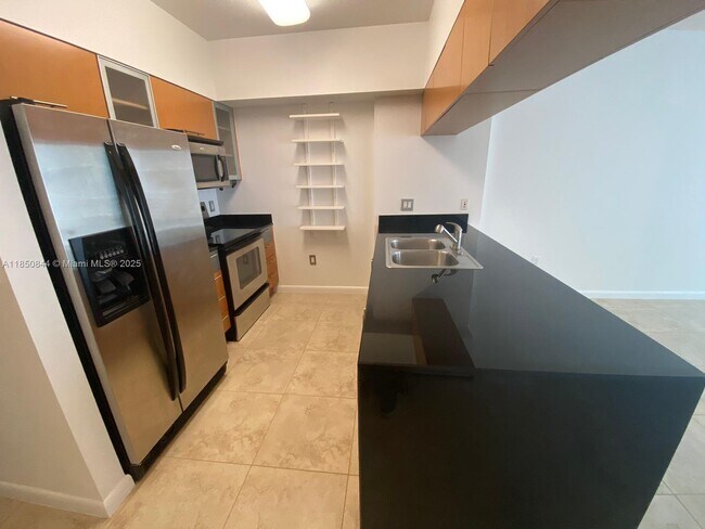 Building Photo - 1750 N Bayshore Dr