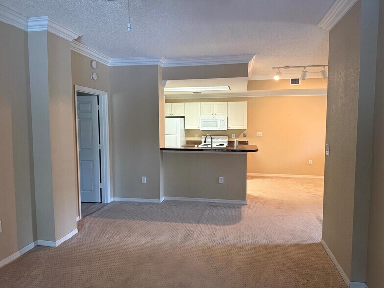 Building Photo - 2806 Veronia Dr