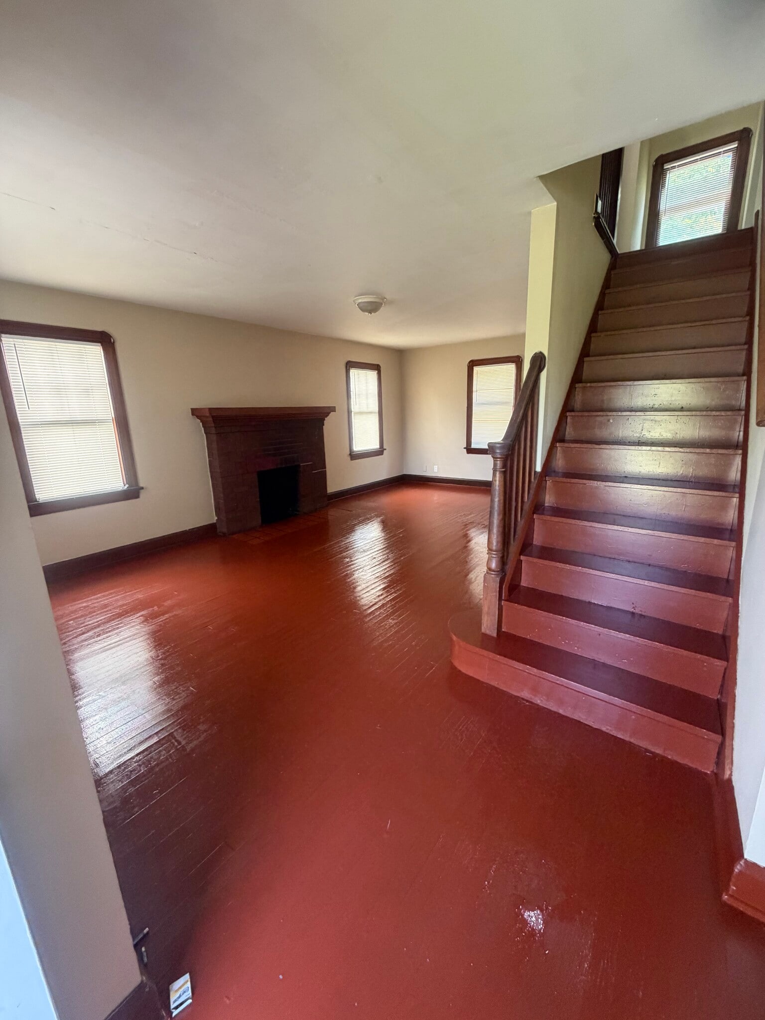 Building Photo - 35 W Ravenwood Ave