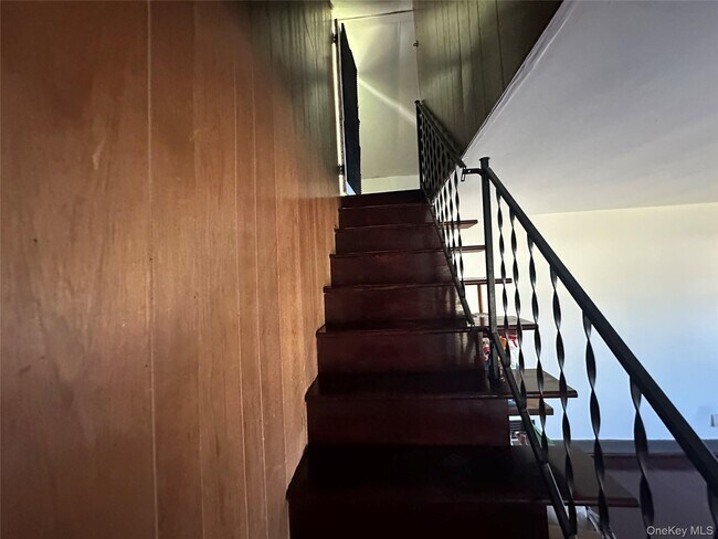 Building Photo - 496 Bloomingburg Rd