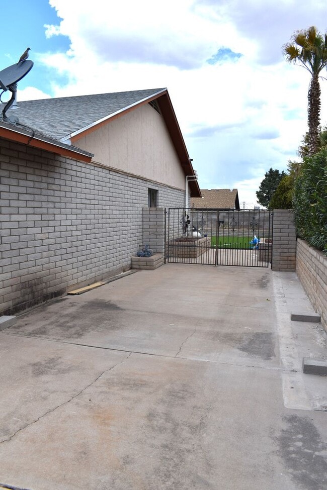 Building Photo - Inground Pool