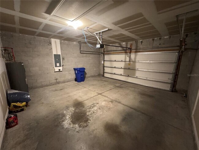Building Photo - 2323 Silverview Dr