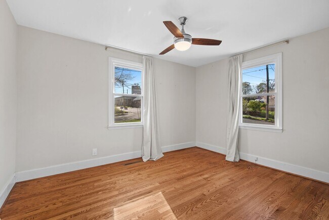 Building Photo - Gorgeous Home in Durham Near Downtown