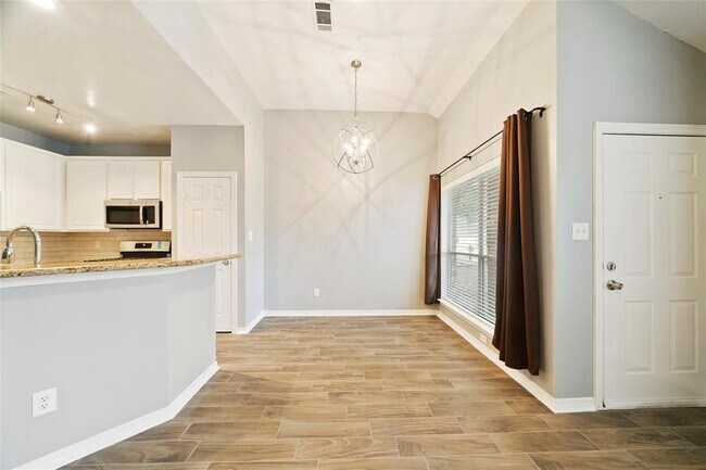Building Photo - 10815 Norchester Village Dr