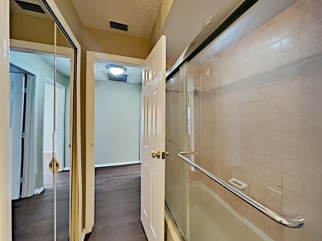 Building Photo - 14902 Pelican Point