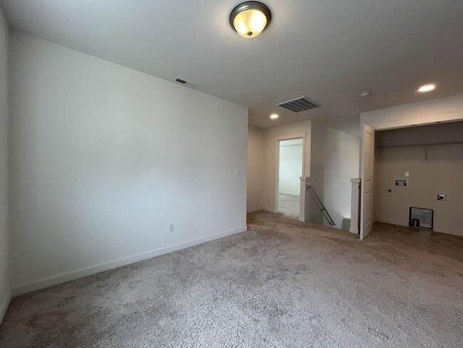 Building Photo - Stunning 3 Bedroom with Bonus Room | Solar Panels, Stainless Steel Appliances & Fenced Backyard