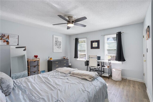 Building Photo - 2584 Old Roswell Rd