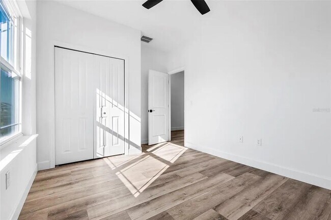Building Photo - 6670 SW 13th Ln