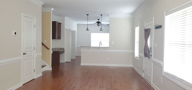 Building Photo - Townhouse  At West Park Place