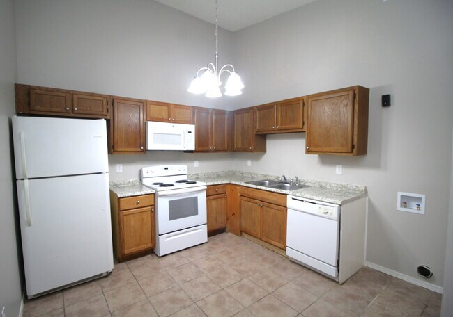 Building Photo - Move-In Ready 2-Bedroom Apartment - First ...
