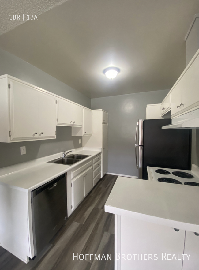 Primary Photo - 2163 W 25th St