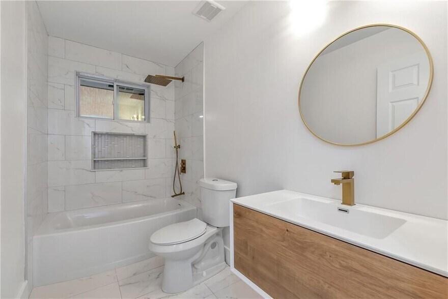 Building Photo - 3852 Pin Oak Cir