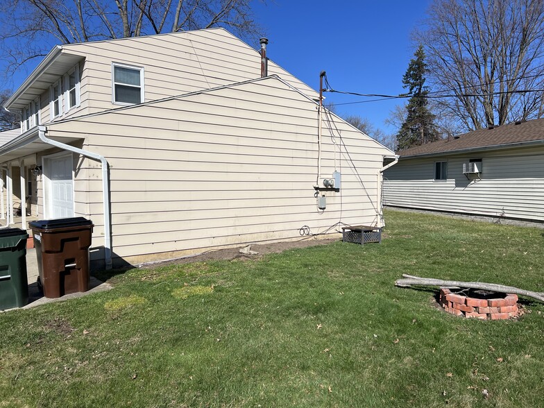 Side - 42946 Emerald Dr