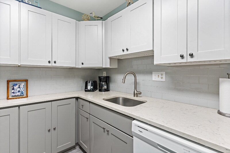 Building Photo - 14409 Lighthouse Ave