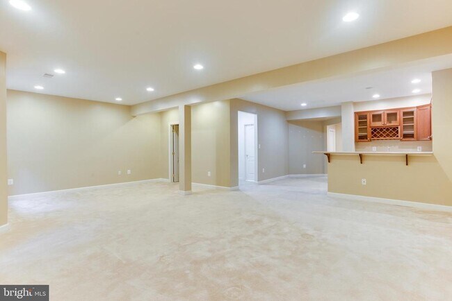 Building Photo - 18353 Fairway Oaks Square