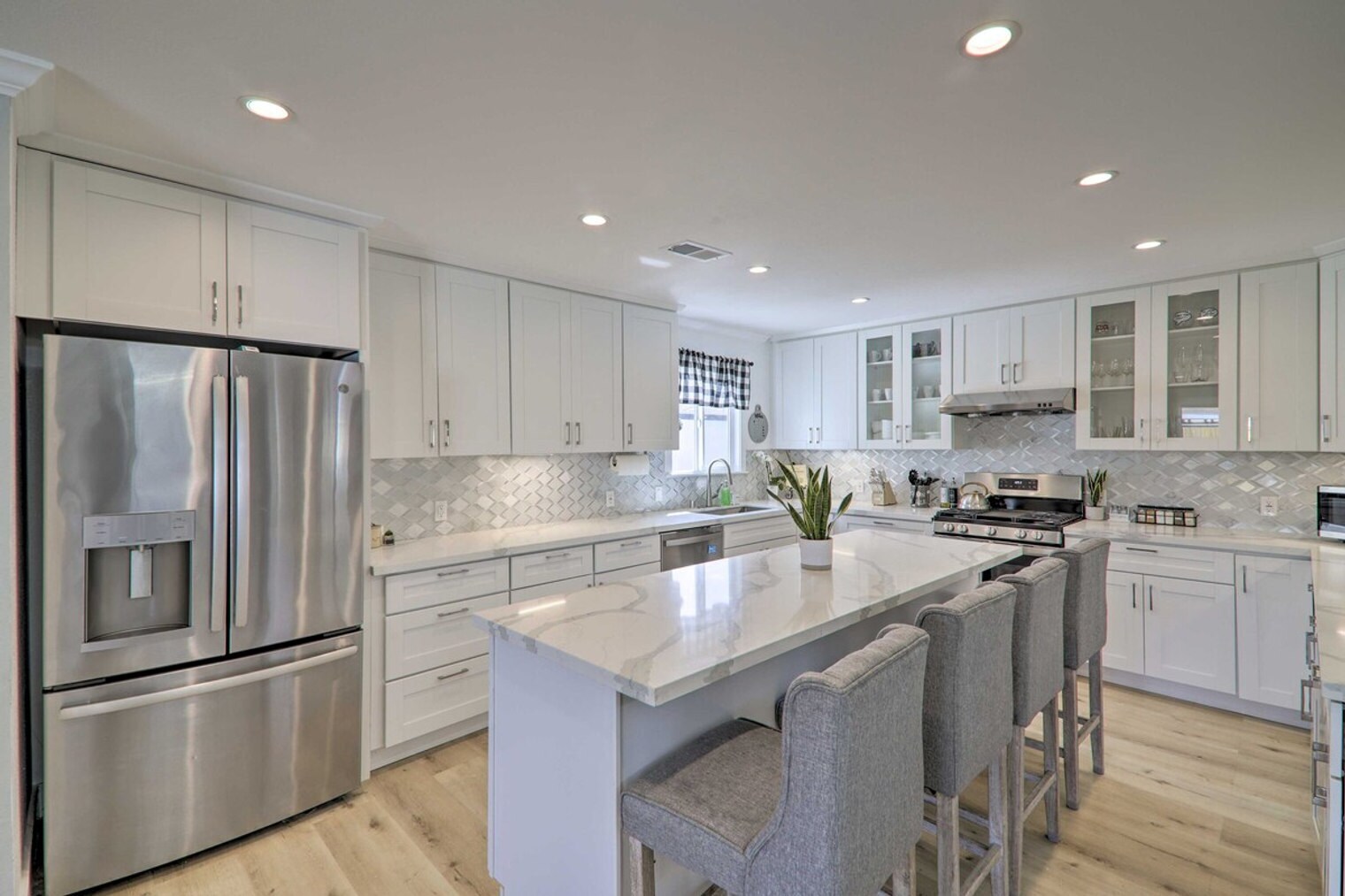 Building Photo - 893 Olivina Ave