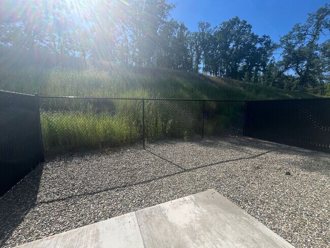 Building Photo - Newly built homes with City of Redding solar!