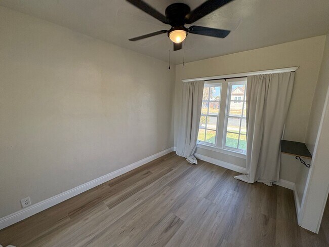 Building Photo - Beautiful 2 Story home Available coming soon!, pet friendly!