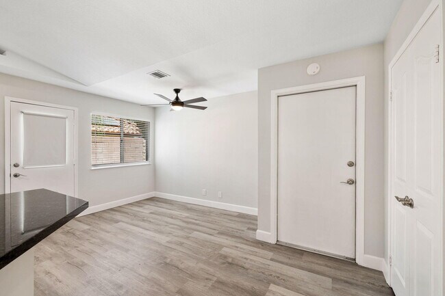 Building Photo - 39495 Regency Way