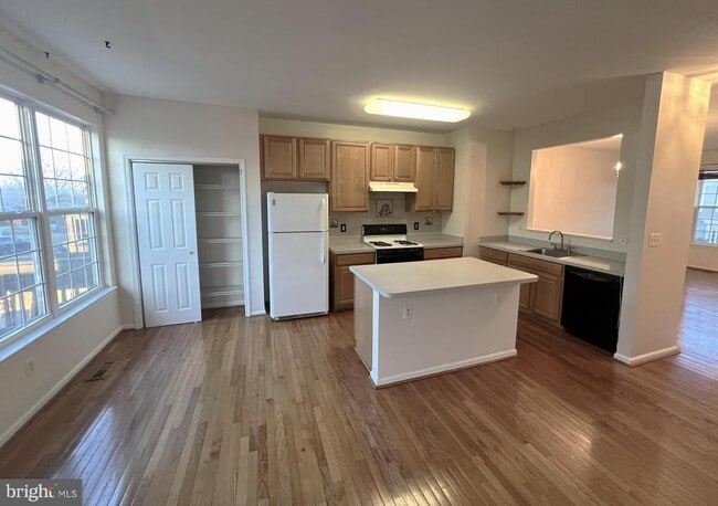 Building Photo - 45504 Trail Run Terrace