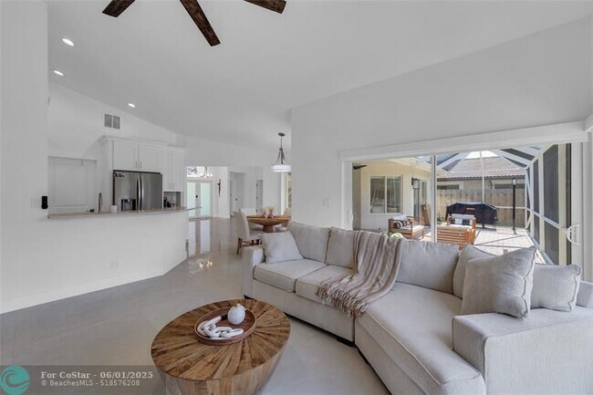 Building Photo - 9585 Carousel Cir S