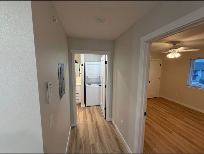 Building Photo - 102 8th Ave SW