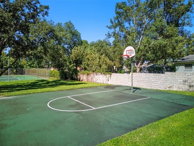 Building Photo - 525 Oak Haven Dr