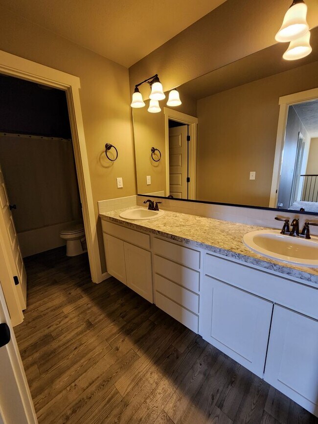Building Photo - Beautiful West Pasco Home