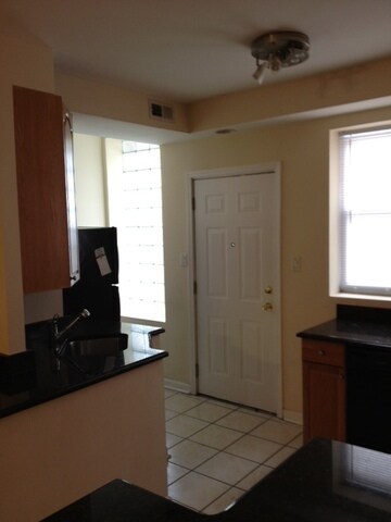 Building Photo - 4008 W Nelson St
