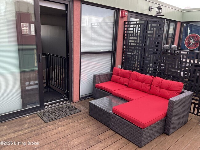 Building Photo - 604 S 3rd St