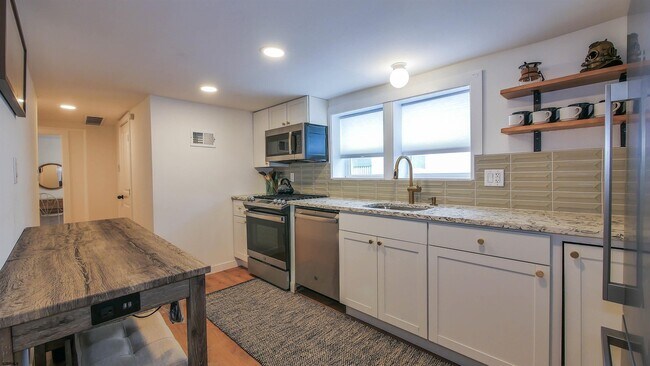 Building Photo - 106 N Portland Ave