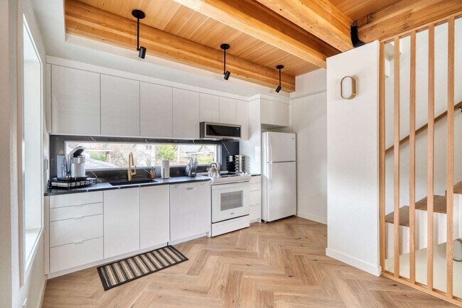 Building Photo - 5012-5022-5022 NE 26th Ave