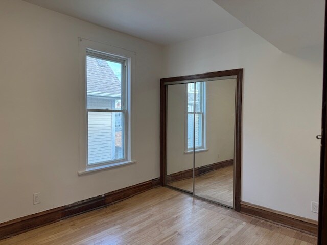Building Photo - 5138 W Montrose Ave