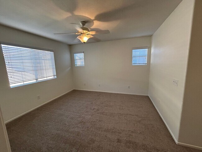 Building Photo - Cute, Clean and Cozy 3 Bedroom Condo w/Attached 2 Car Garage in Murrieta