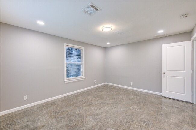 Building Photo - 4545 Bricker St