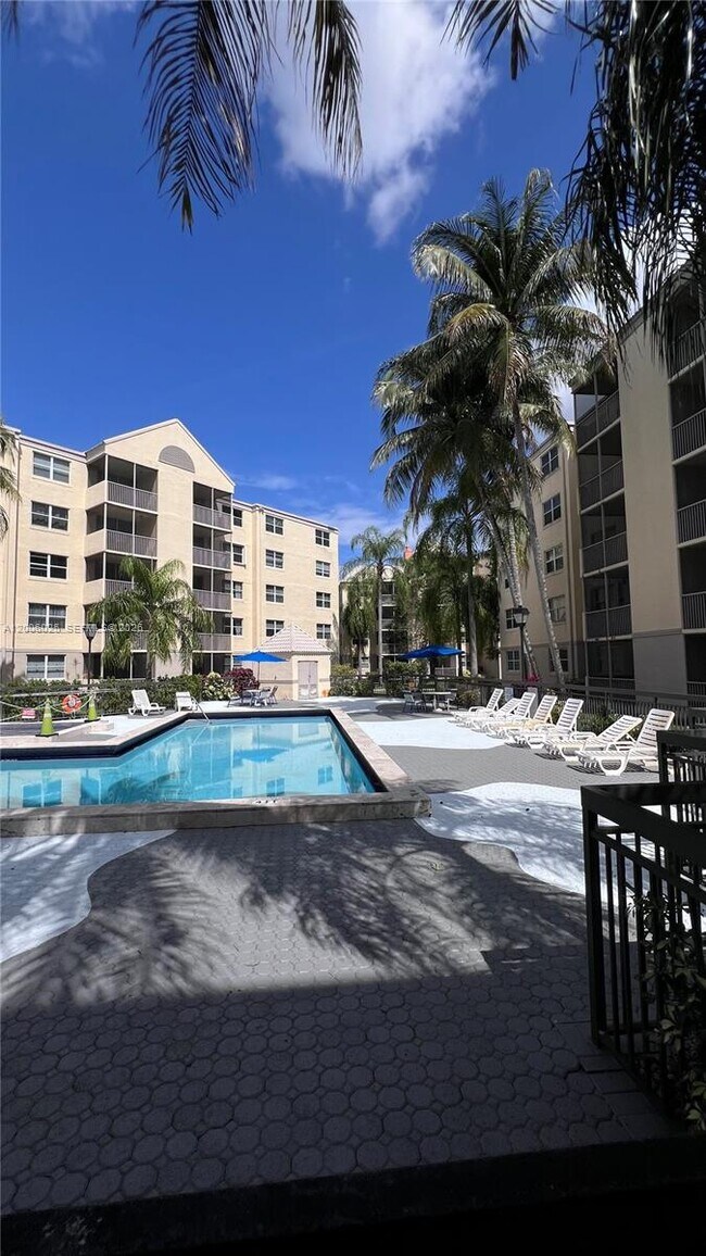 Building Photo - 8290 Lake Dr