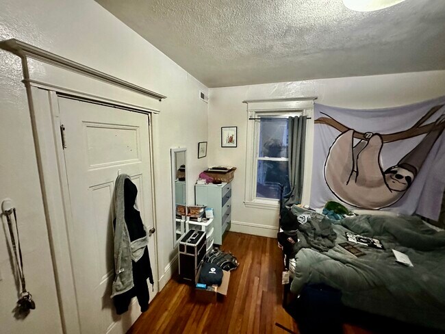 Building Photo - 14 Ashford St