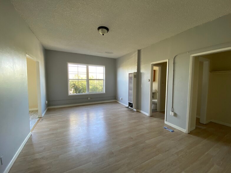 Building Photo - 4015 Melrose Ave