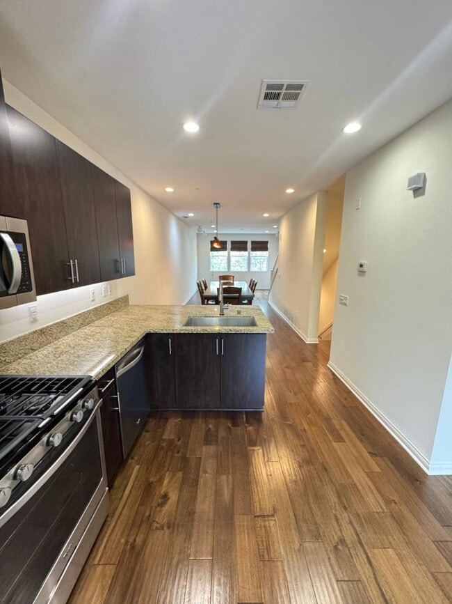 Building Photo - 2.0 bedroom in Azusa California 91702