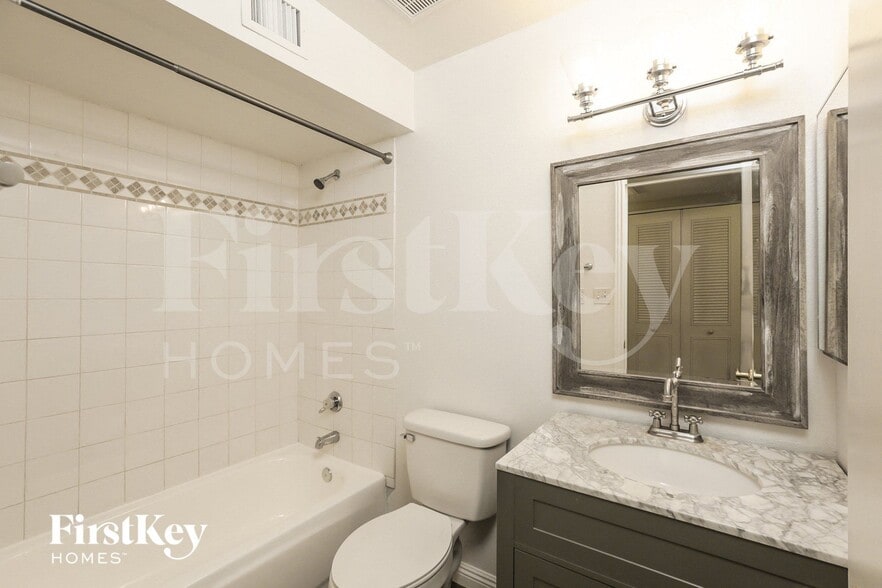 Building Photo - 1302 W Kristal Way