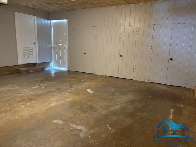 Building Photo - 2661 Oxford Ave