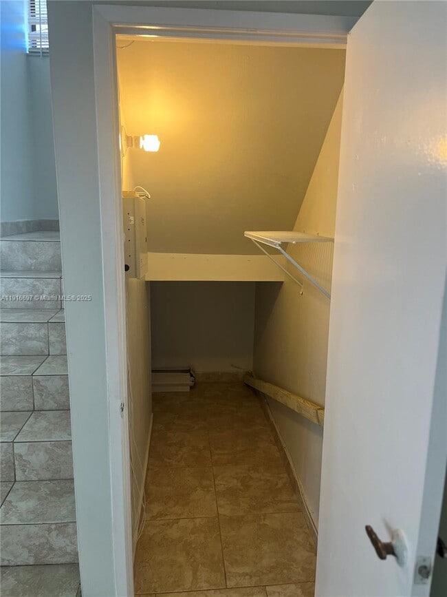 Building Photo - 9722 NW 6th Ln