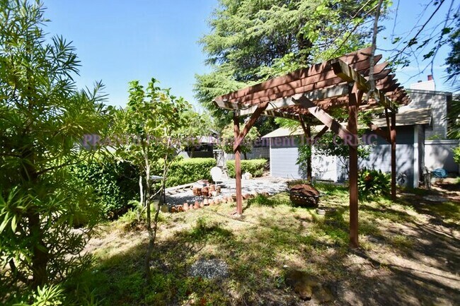 Building Photo - 45 Ignacio Ln