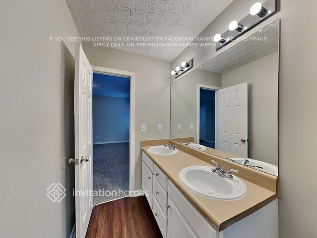 Building Photo - 86 E Main St N