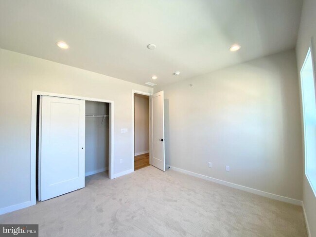 Building Photo - 408 HARTNUP St