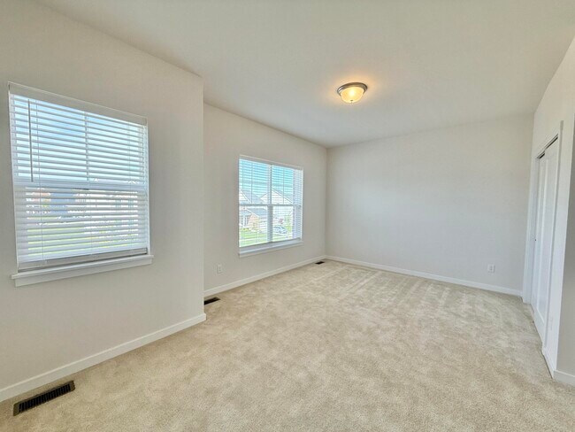 Building Photo - 6394 S Trailwoods Dr